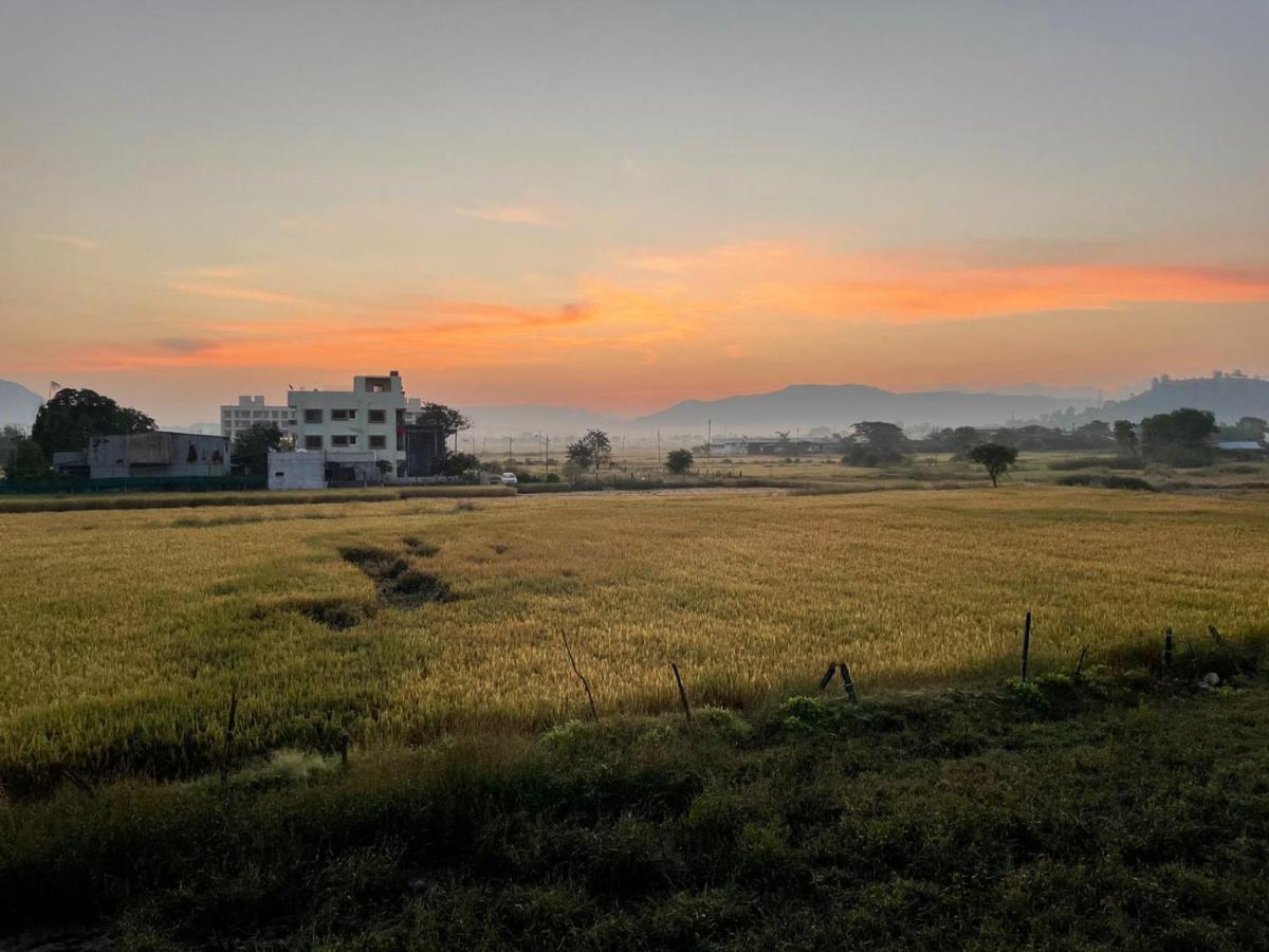 White Smoke Villa Igatpuri Zewnętrze zdjęcie